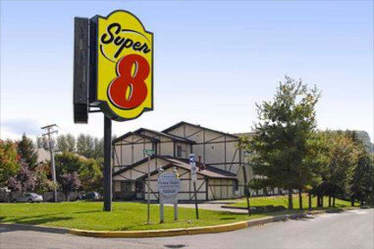 Super 8 By Wyndham East Stroudsburg - Poconos Hotel Exterior photo