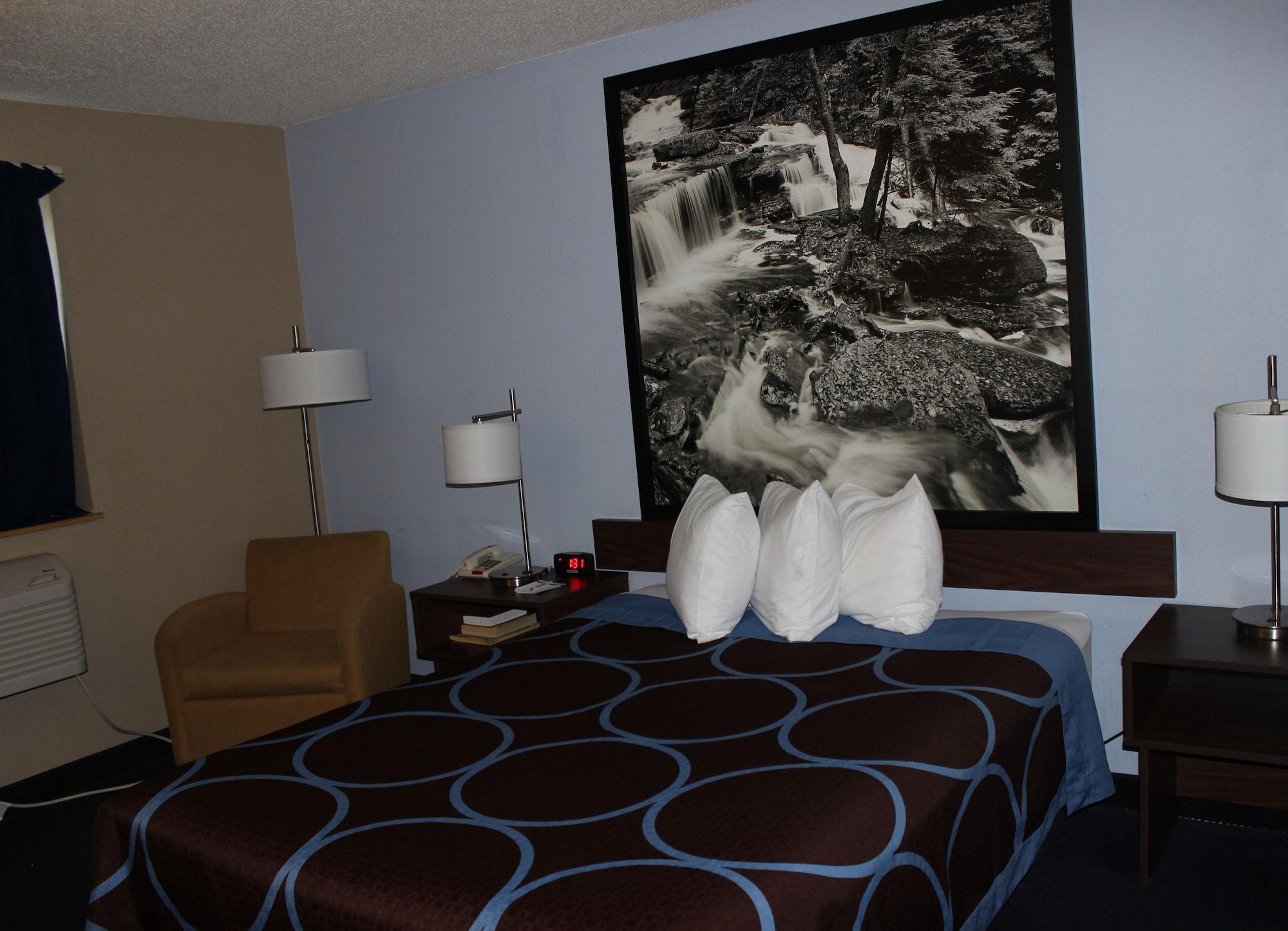 Super 8 By Wyndham East Stroudsburg - Poconos Hotel Exterior photo