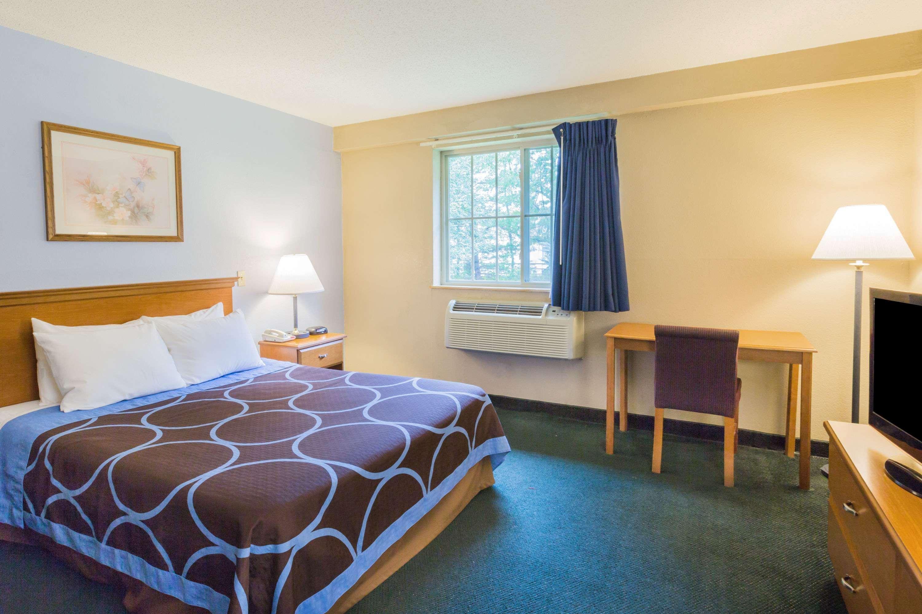 Super 8 By Wyndham East Stroudsburg - Poconos Hotel Exterior photo