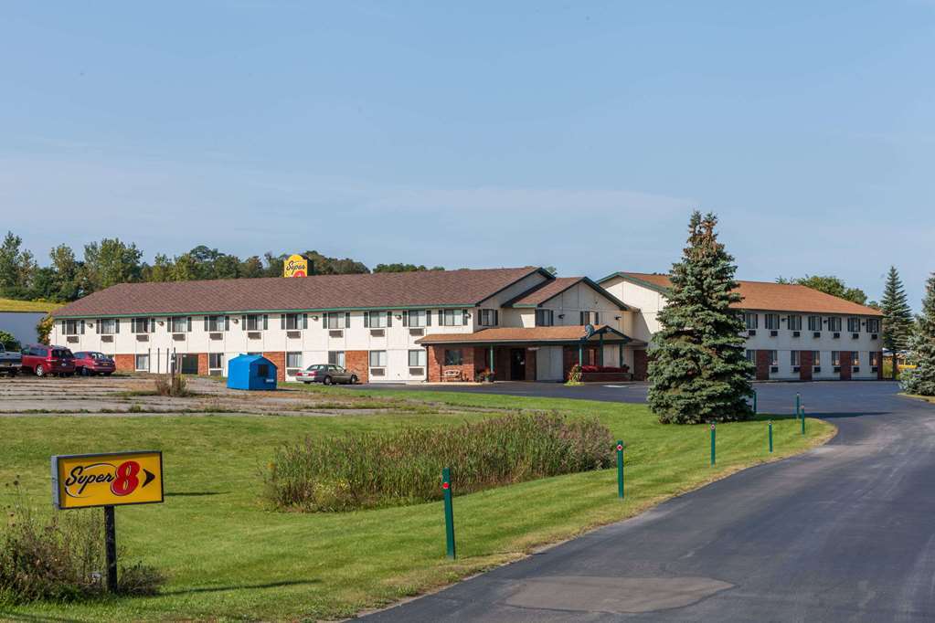 Super 8 By Wyndham East Stroudsburg - Poconos Hotel Exterior photo