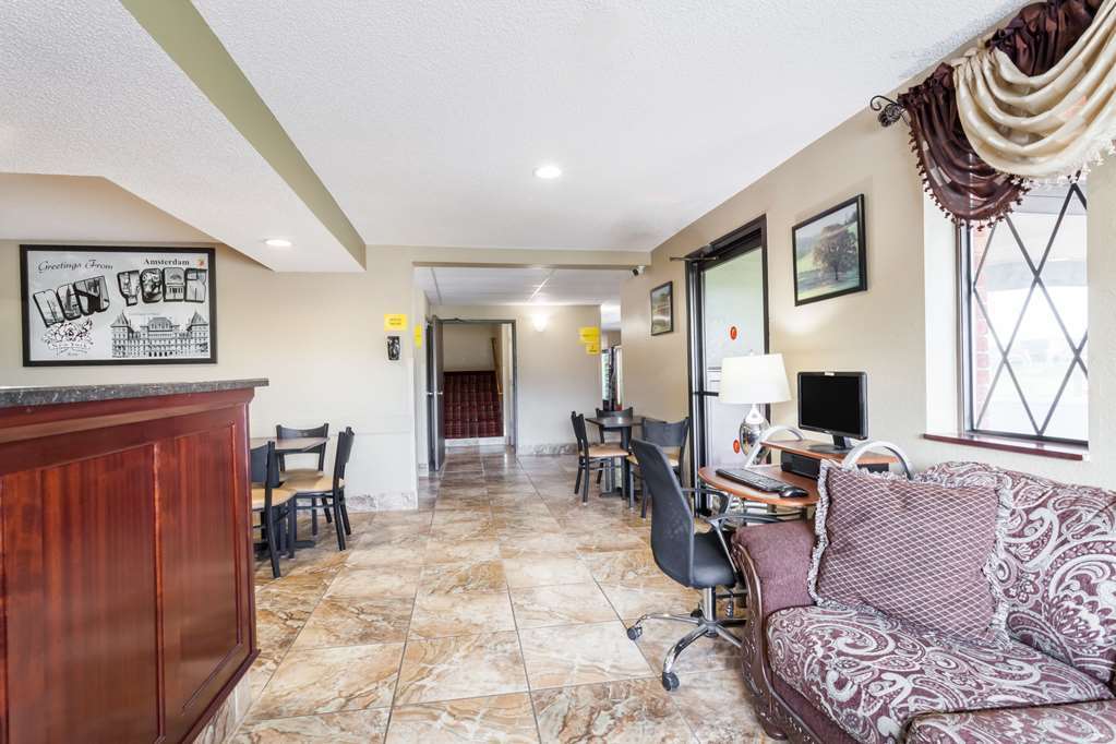 Super 8 By Wyndham East Stroudsburg - Poconos Hotel Interior photo