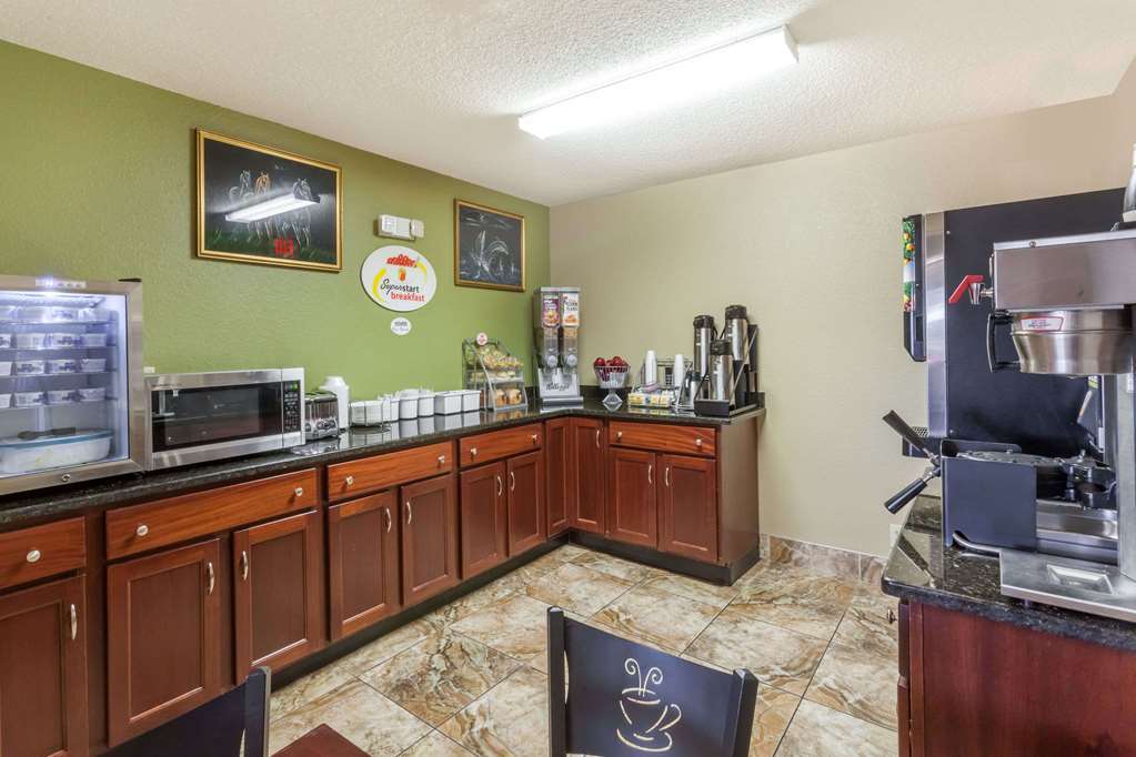 Super 8 By Wyndham East Stroudsburg - Poconos Hotel Facilities photo