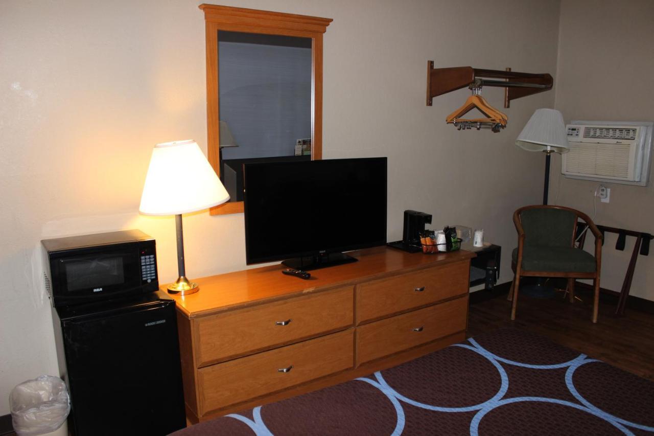 Super 8 By Wyndham East Stroudsburg - Poconos Hotel Exterior photo
