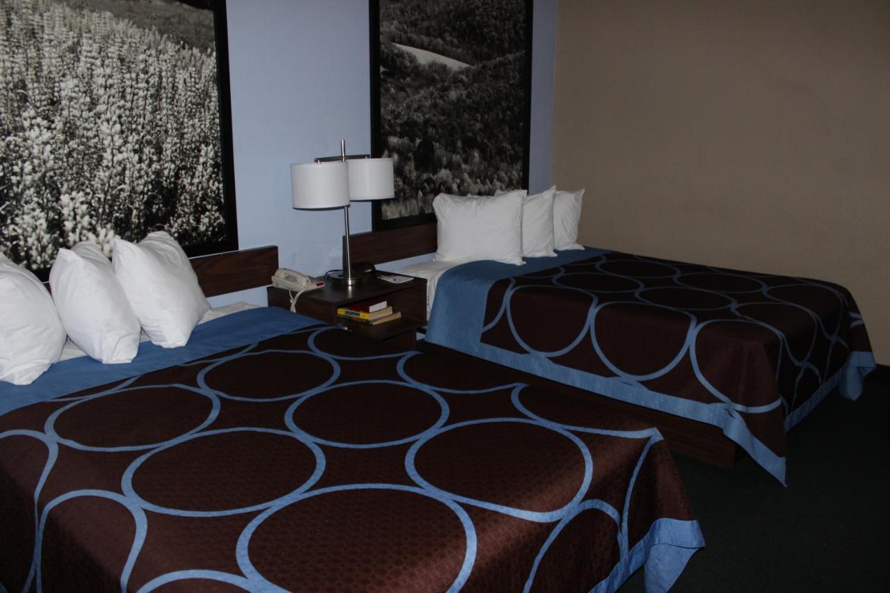 Super 8 By Wyndham East Stroudsburg - Poconos Hotel Exterior photo