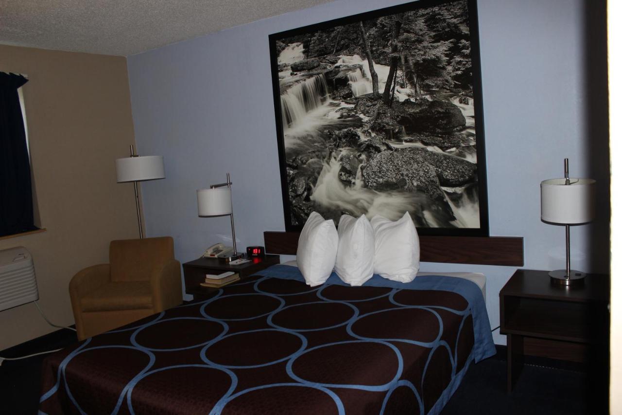 Super 8 By Wyndham East Stroudsburg - Poconos Hotel Exterior photo